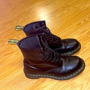 Dr martens black leather still has leather smell pet free smoke free home